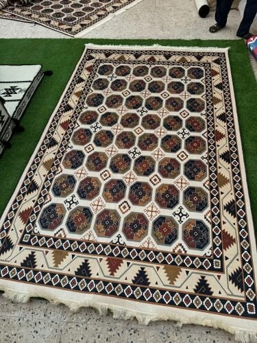 سجاد صوف معزول بشكلين مميزين