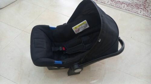 كرسي اطفال للسيارة بوضع ممتاز