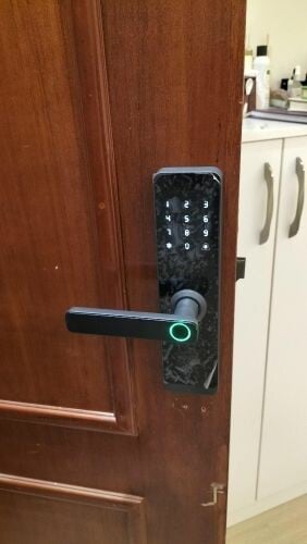 مطلوب نجار باب وشباك لتركيب ابواب