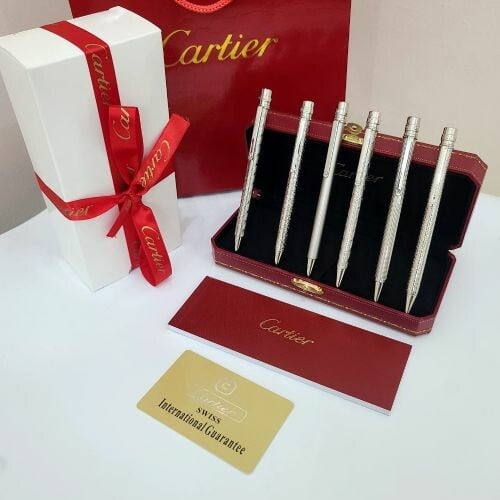 هدية فاخرة من كارتير مع لتغليف