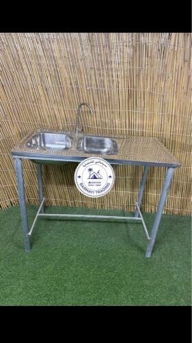 Equipped kitchen sinks