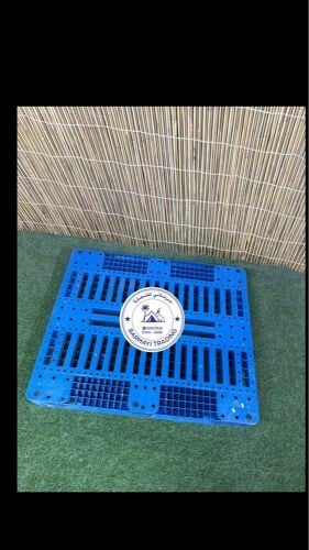 Plastic pallets for placi