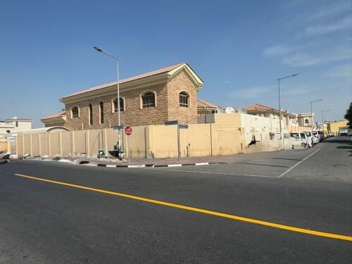 للبيع فيلا فخمه في فريج المره. 