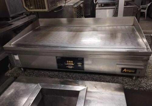 جرل برجر صناعه أمريكيه