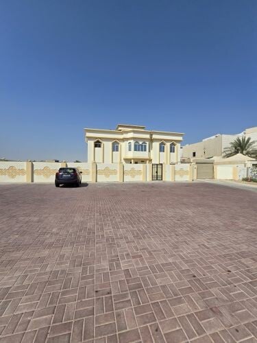 للبيع فيلا في لقطيفيه 