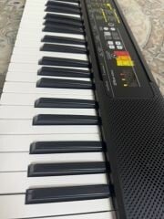 Yamaha PSR-F52 