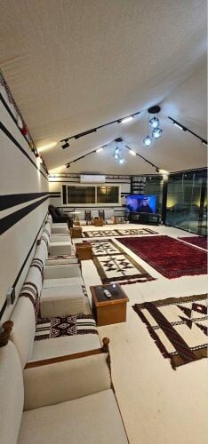 خيمة الصقور 