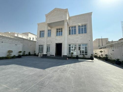 للبيع فيلًا فخمة بروضة الحمامة 