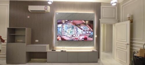 لوحة الحائط وخزانة التلفزيون