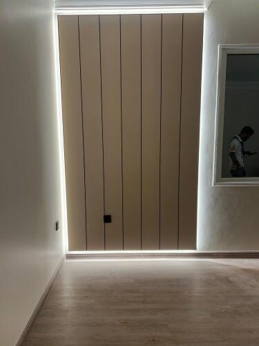 ديكورات حائط داخلية من اللوح الخش