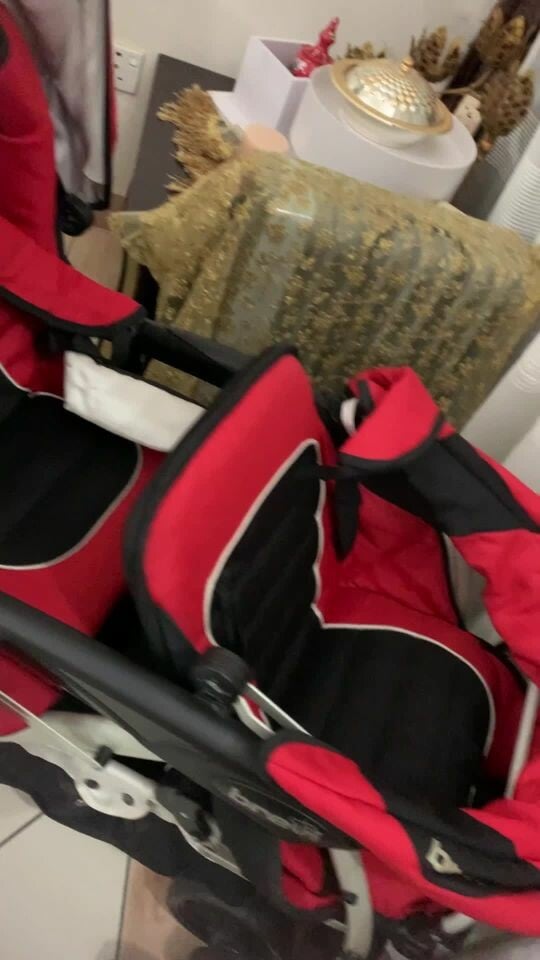 عربايه اطفال بحالة جدا ممتازه 