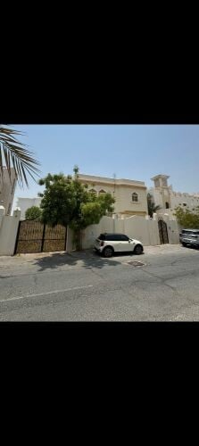 للبيع فيلا بنعيجه مؤجره