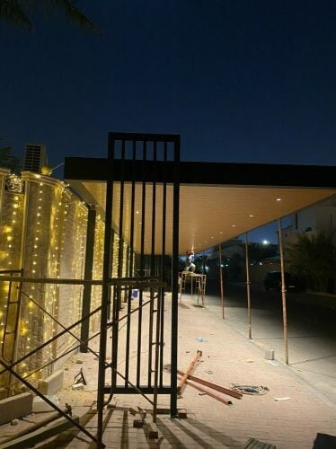 اقوم بجميع جلسات الزجاج والمظلات