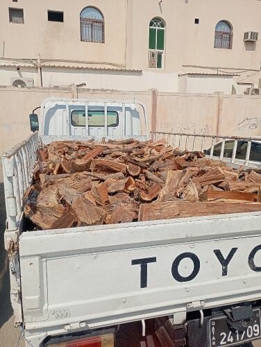 متوفر جميع انواع الحطب