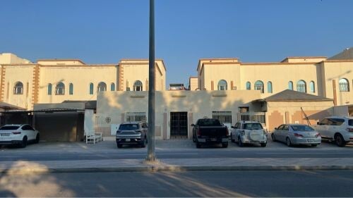 للبيع فلل متلاصقه في ام العمد .