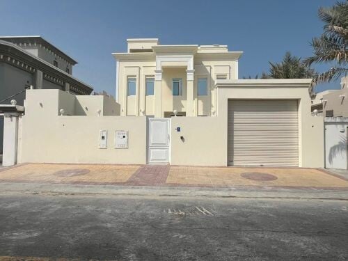 للبيع فيلا بالوكرة 450 متر 