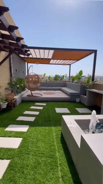 الجلسات والعشب الصناعي والشلالات