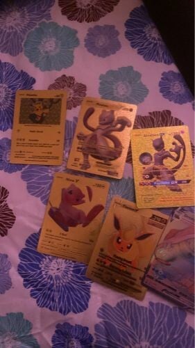 بطاقات بوكيمون وكورة نادرة جدا 