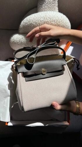 Hermes Kelly Moove Black
4600