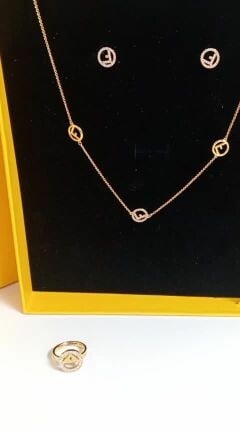 طقم كيوت نسائي ماركه فندي