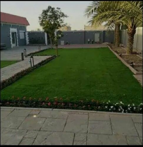 نقوم بترتيب وتنسيق الحدائق بالعشب