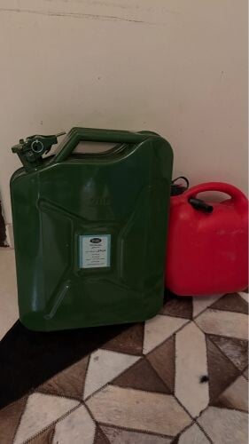 20L fuel jerrycan + 10L 