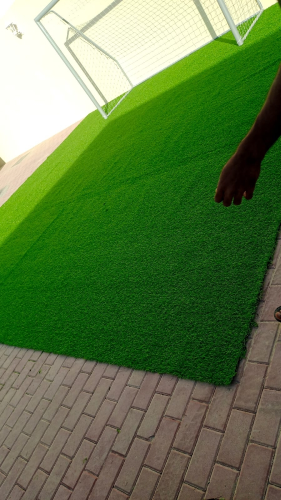 للبيع العشب الصناعي