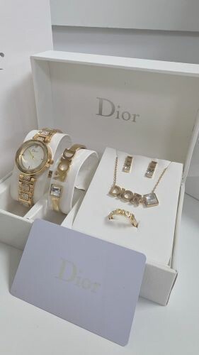 اطقم نسائيه ديور