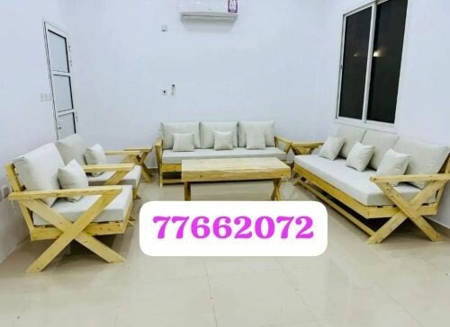 كراسي وطاولات
