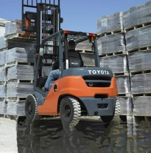 Forklift rental 74703582