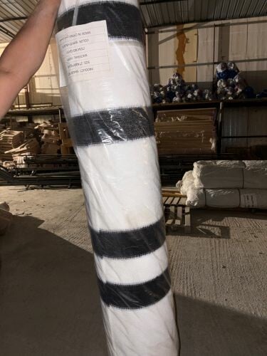 ابيض مخطط اسود