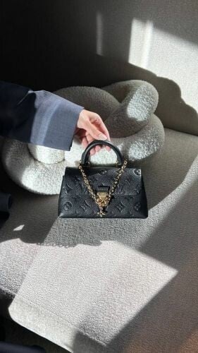 Louis Vuitton Nano Madeleine
1700