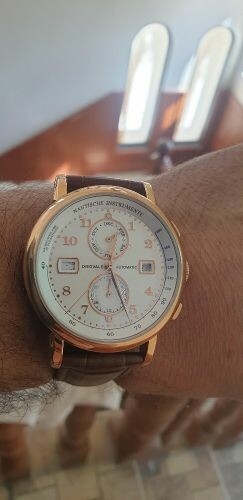 ساعة اوتوماتيك