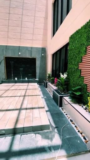 عشب صناعي على الطوافه وشلالات