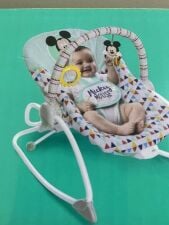 كرسي سيارة عدد ٢ وكرسي اطفال