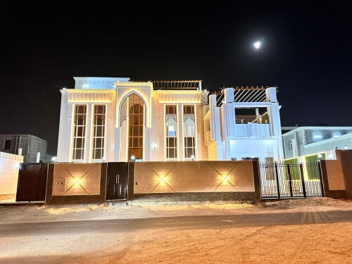 للبيع فيلا فاخرة ١٠٠٠متر بالثميد