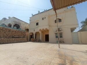 للبيع فيلا 10 غرف في العزيزية