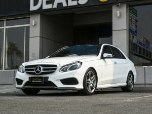Mercedes E 300. Model 2015.