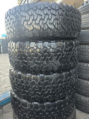 BF GOODRICH 285/70/17 LT
