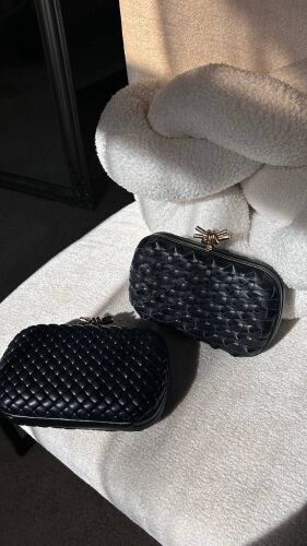 Bottega Veneta Knot Black
2300