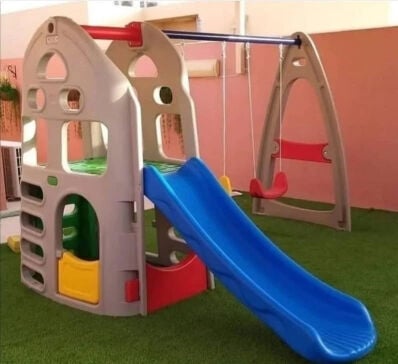 أرجوحة الطفل والانزلاق