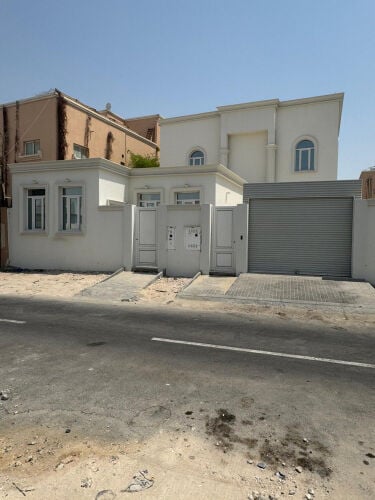 للبيع فيلا في معيذر 