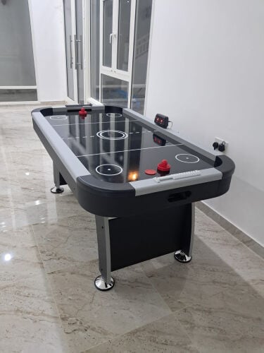 Air hockey table