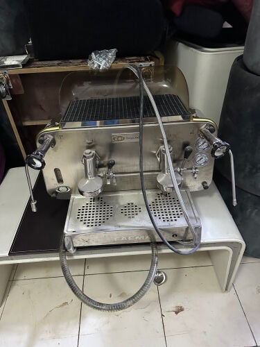 مكينة عمل قهوة