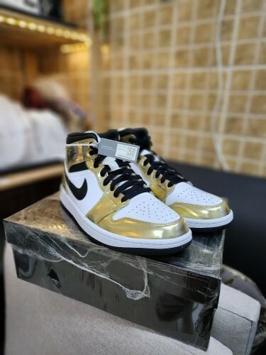 Jordan 1 Gold Metalic