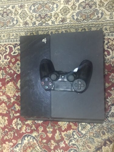 بلاستيشن ٤ عادي 