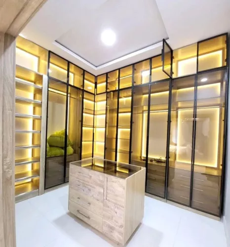 Cabinet, wardop & mirror degin.