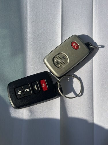 مفتاح لاندكروزر وكامري