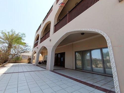 للايجار فيلا مفروشة في الخور 