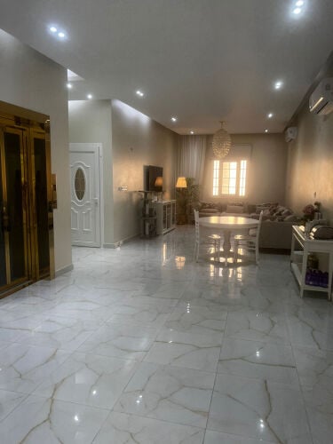 للبيع فيلا في الدحيل بحاله ممتازه